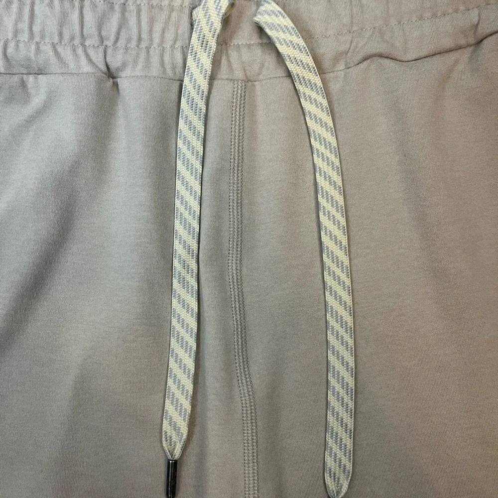 Vuori Women’s Performance Jogger Beige DreamKnit Lounge Pants Medium - Picture 3 of 7